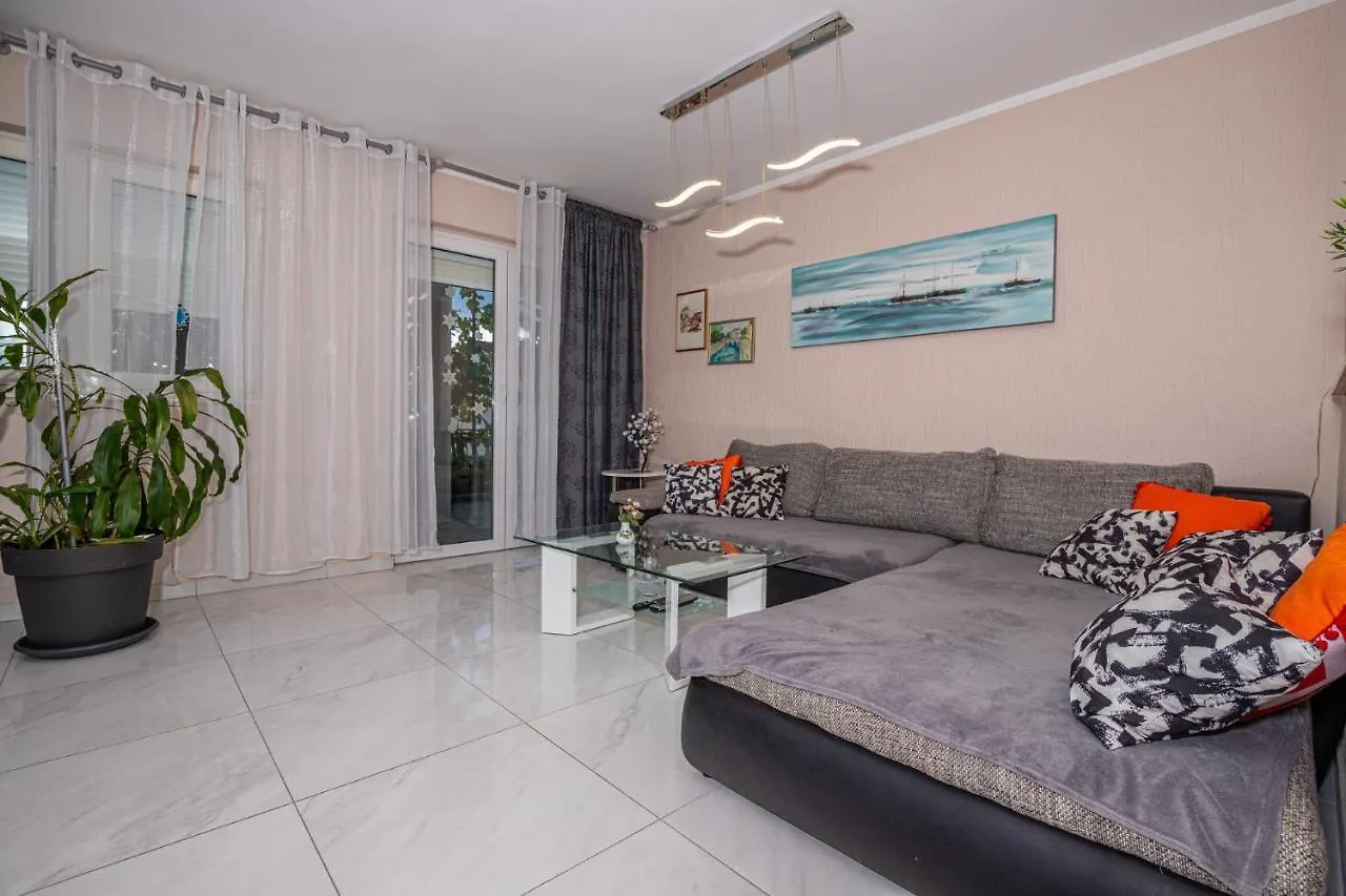 Apartments In Dramalj 41381 Croatia