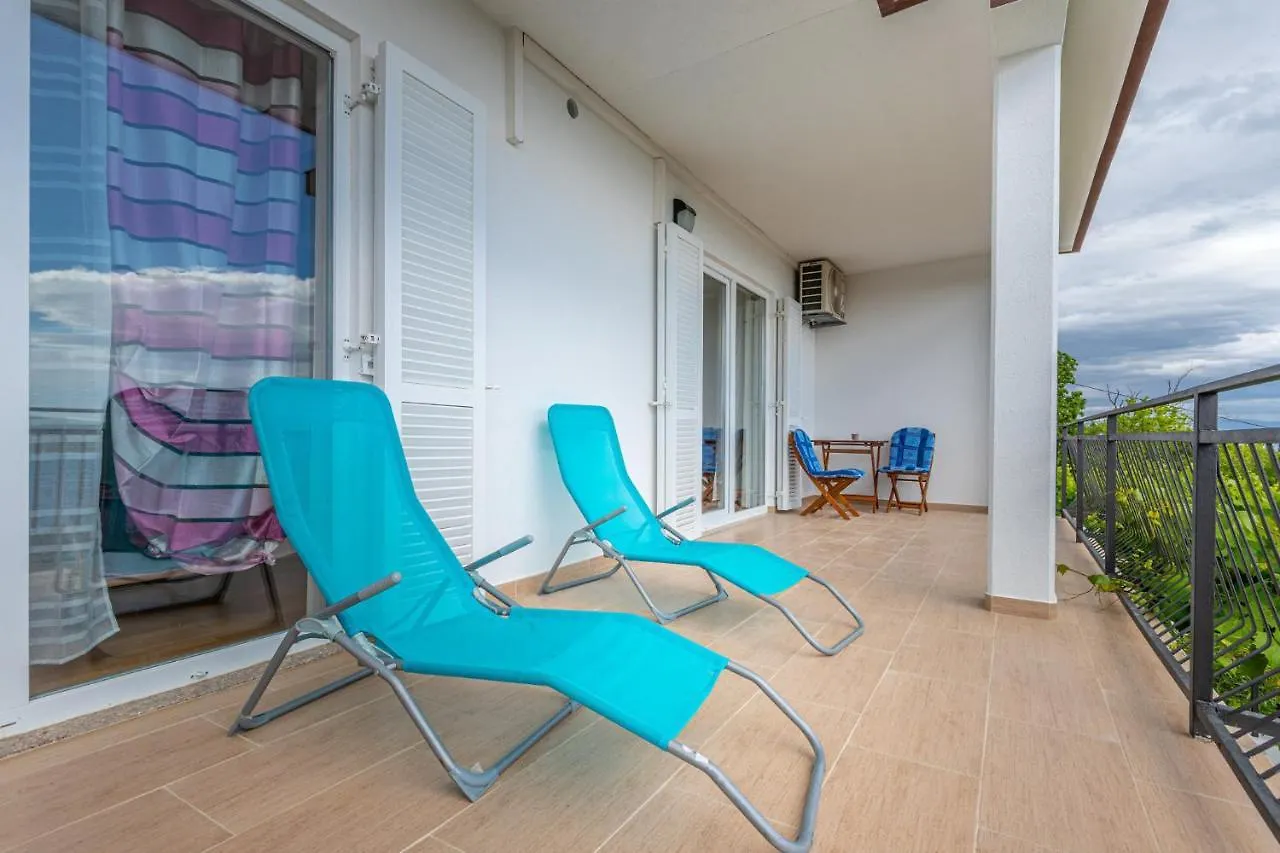 Apartments In Dramalj 41381