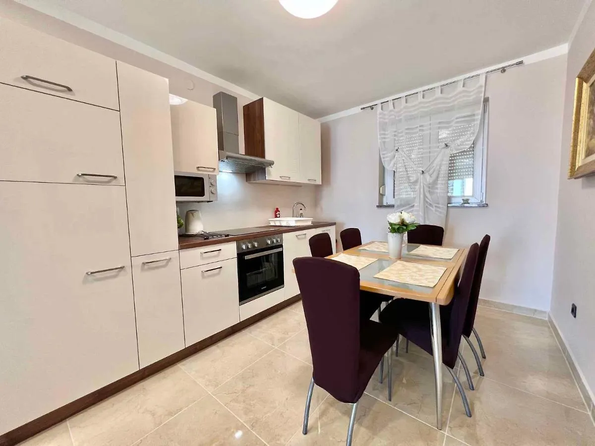 Apartments In Dramalj 41381